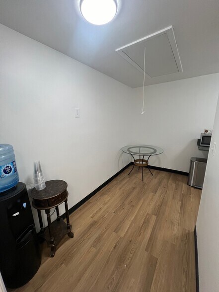 More Photos Of 1530 Commercial Ct, Jonesboro Office For Lease