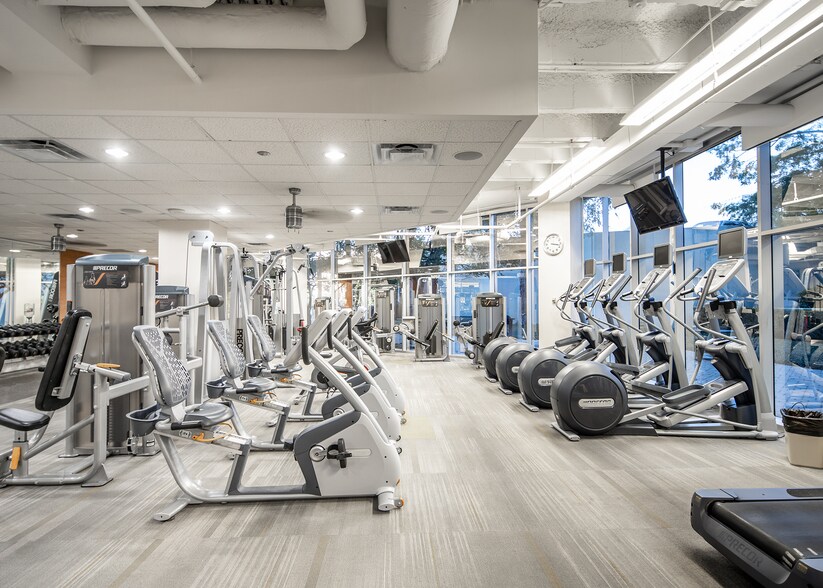 More Photos Of 14951 N Dallas Pky, Dallas Office For Lease