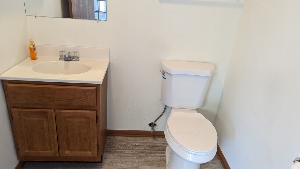 More Photos Of 8421 University Ave, Clive Office Residential For Lease