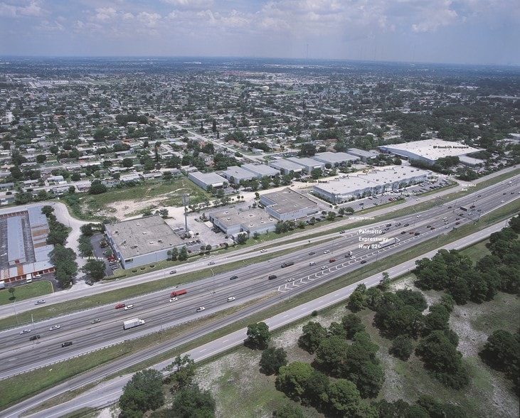 More Photos Of 3303-3383 NW 167th St, Miami Gardens Showroom For Lease