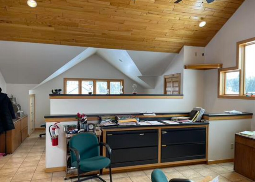 More Photos Of 100 Axle Dr, Caspian Service For Sale