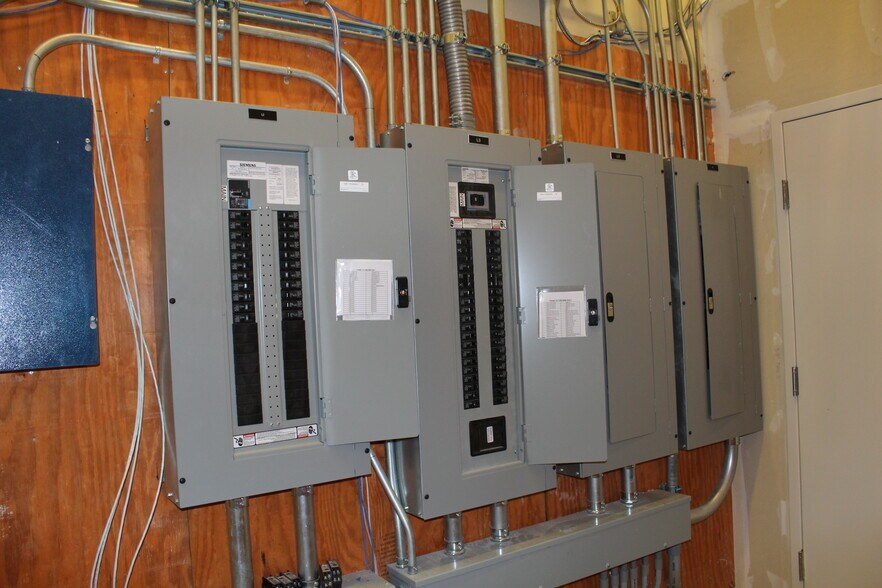 More Photos Of 908 NW 6th St, Tulia Freestanding For Sale