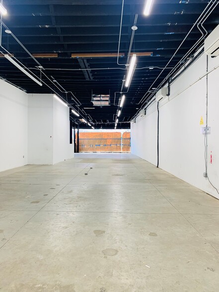 More Photos Of 178 Delancey St, New York Storefront For Lease