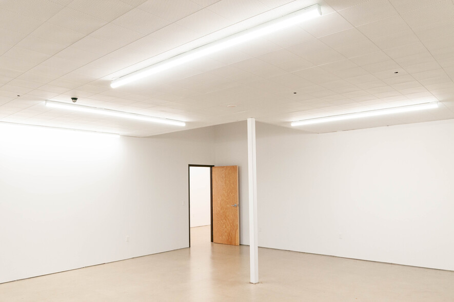 More Photos Of 22005 Van Dyke Ave, Warren Public Library For Lease