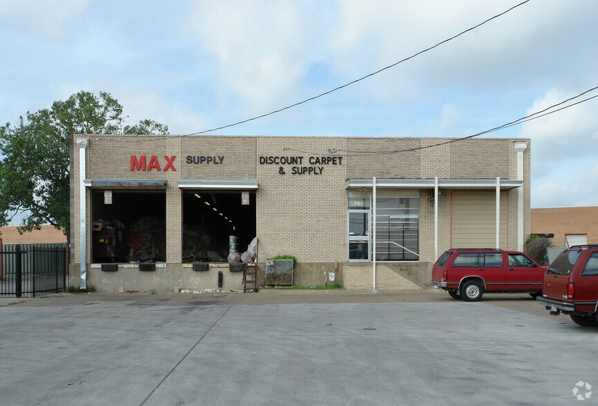 More Photos Of 2611 Irving Blvd, Dallas Distribution For Sale
