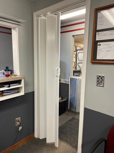 More Photos Of 629 E Pioneer Ave, Puyallup Auto Repair For Lease