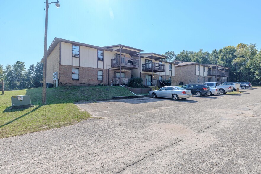 More Photos Of 5646 Cyanamid Rd, Milton Apartments For Sale