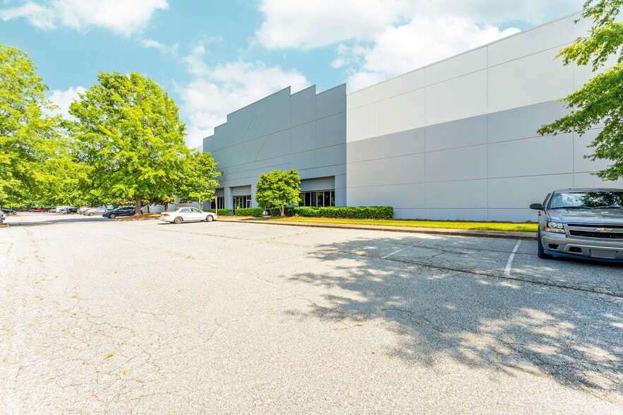 More Photos Of 657 Brigham Rd, Greensboro Unknown For Lease