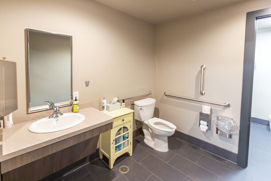 More Photos Of 200 W Railroad Ave, Plains Medical For Sale