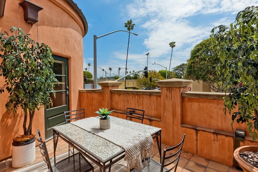 More Photos Of 729 Montana Ave, Santa Monica Office For Lease