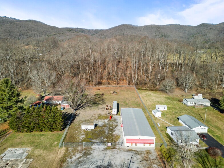 More Photos Of 2719 Highway 91, Elizabethton Showroom For Sale