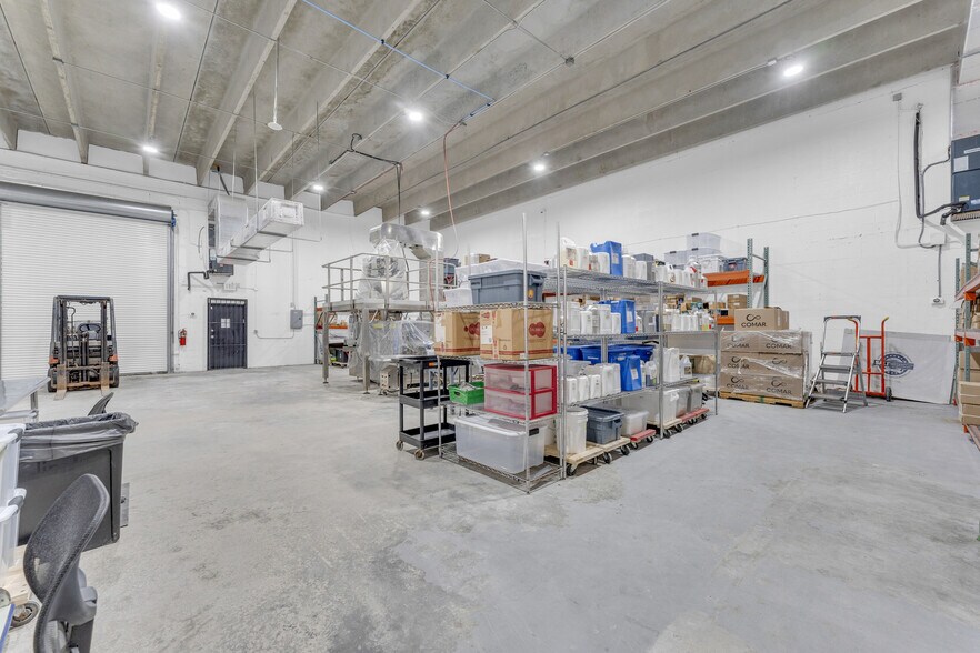 More Photos Of 501-513 Old Griffin Rd, Dania Warehouse For Sale
