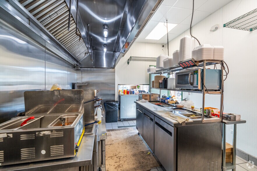 More Photos Of 2830 Mannheim Rd, Franklin Park Storefront For Sale