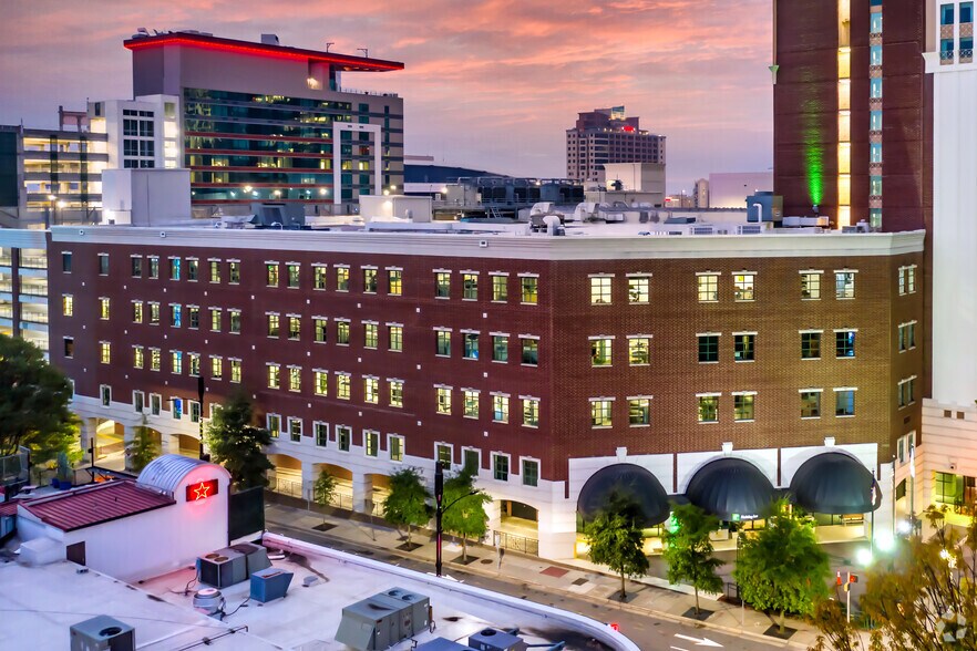 More Photos Of 200 N College St, Charlotte Office For Lease