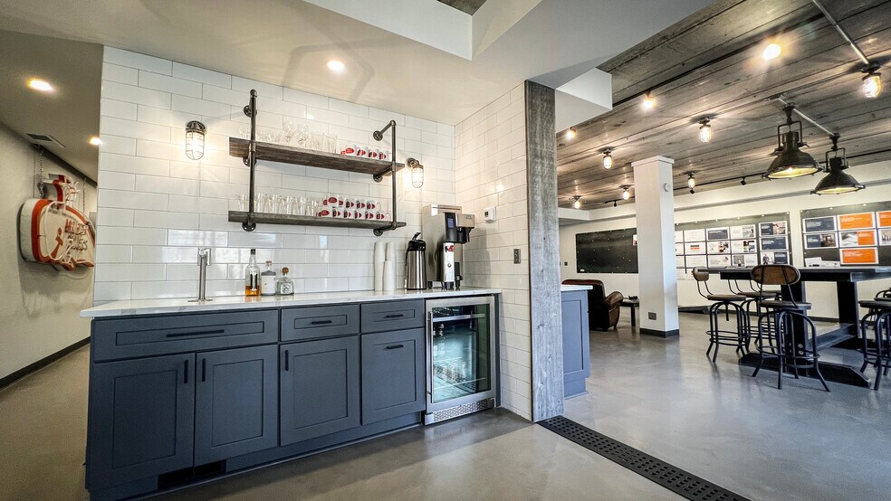 More Photos Of 13815 Ridgedale Dr, Hopkins Office For Sale