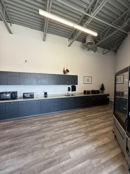 More Photos Of 2121 N University Pky, Provo Freestanding For Sale