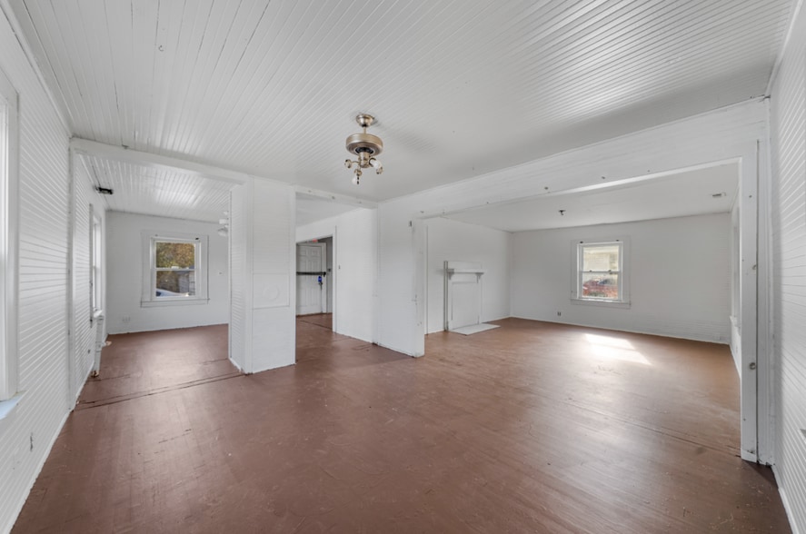 More Photos Of 112 N Mineral Springs Rd, Durham Storefront Retail Office For Sale