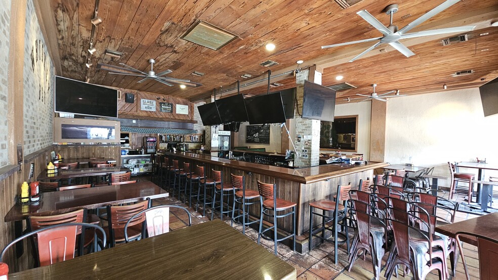 More Photos Of 614 Lake Ave, Lake Worth Restaurant For Sale