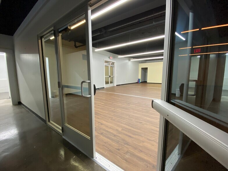 More Photos Of 615 S Front St, Mankato Storefront Retail Office For Lease