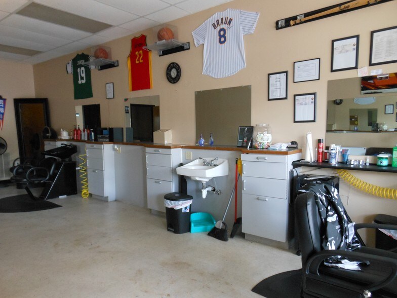 More Photos Of 5810-5840 SE Abshier Blvd, Belleview Storefront For Lease