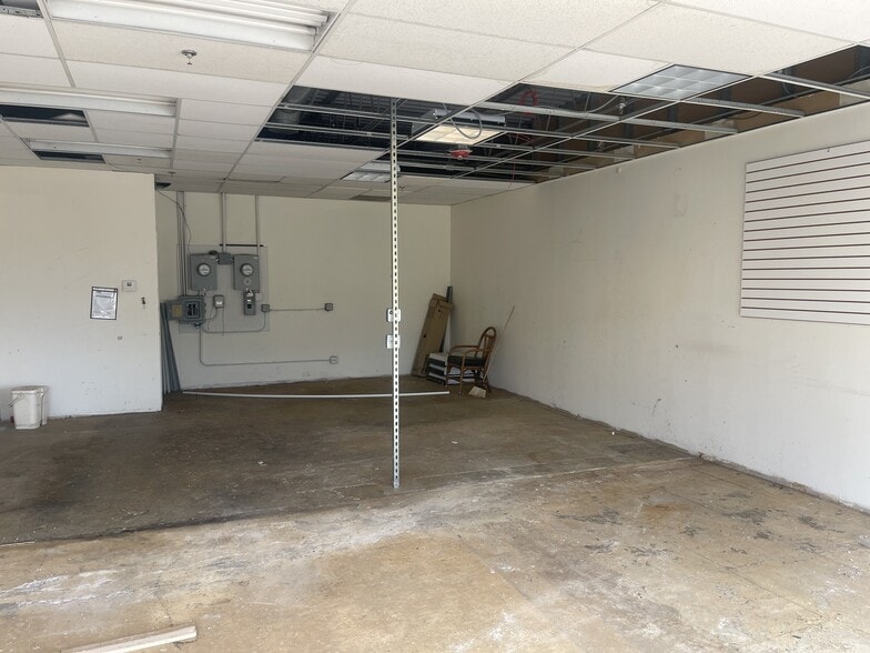 More Photos Of 1397-1501 W Dundee Rd, Buffalo Grove Freestanding For Lease