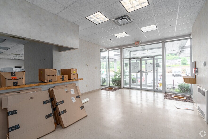 More Photos Of 1000 N South Rd, Scranton Warehouse For Lease