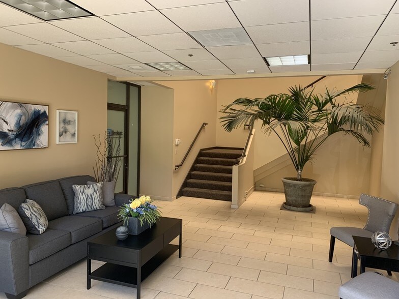 More Photos Of 5069 Maureen Ln, Moorpark Light Distribution For Lease