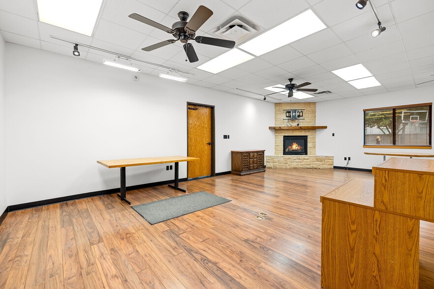 More Photos Of 1515 E Belt Line Rd, Carrollton Office Residential For Sale