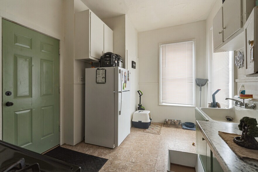 More Photos Of 431 6th Ave S, Clinton Apartments For Sale