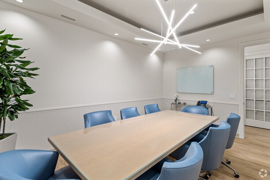 More Photos Of 100 Village Square Crossings, Palm Beach Gardens Medical For Lease