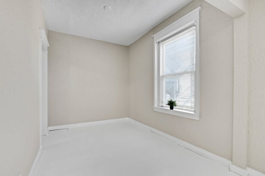More Photos Of 1114 E Armour Blvd, Kansas City Apartments For Sale