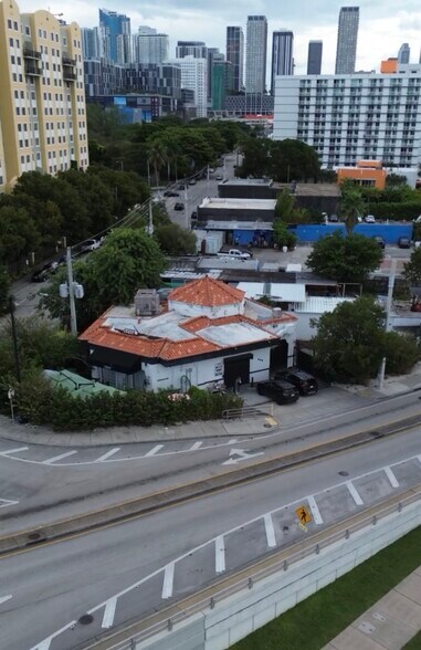 Primary Photo Of 668 NW 5th St, Miami Restaurant For Lease