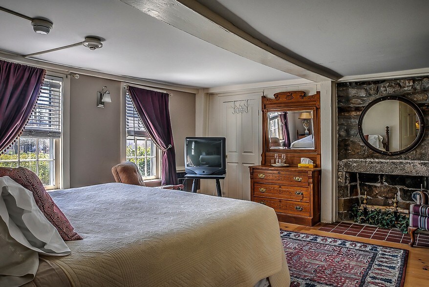 More Photos Of 4115 Old Post Rd, Charlestown Hotel For Sale