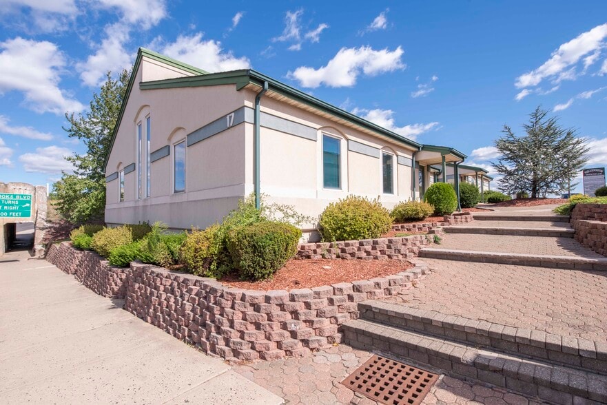 More Photos Of 17-19 S Main St, Manville Loft Creative Space For Lease