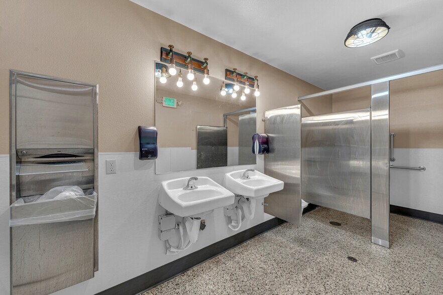 More Photos Of 56857 Enterprise Dr, Sunriver General Retail For Lease