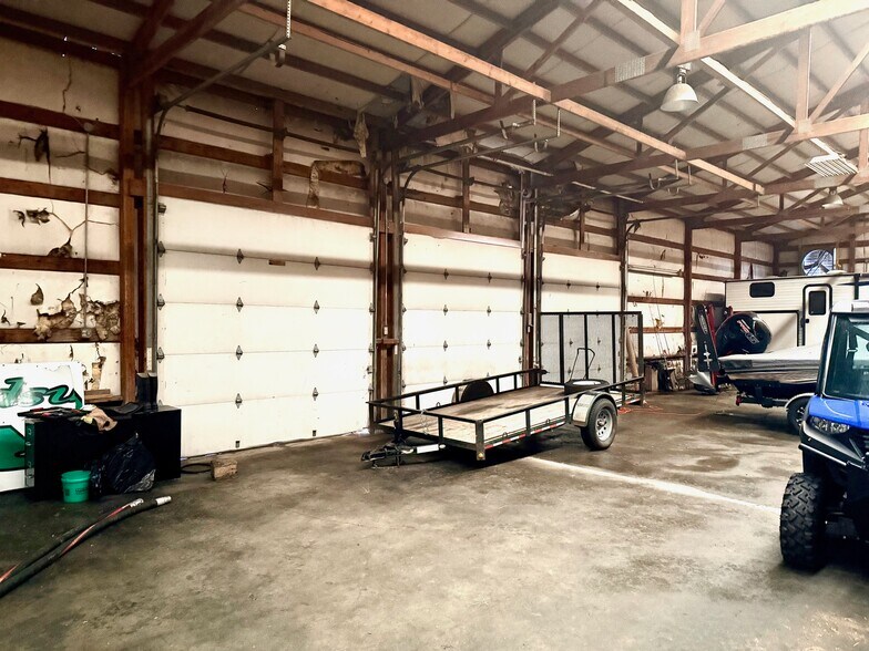 More Photos Of 328 S Interstate Dr, Sikeston Industrial For Lease