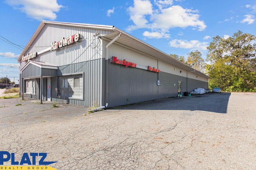 More Photos Of 455 Elm Rd NE, Warren Freestanding For Sale