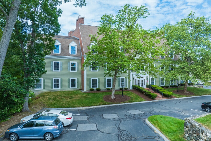 More Photos Of 10 Cedar St, Woburn Office For Sale