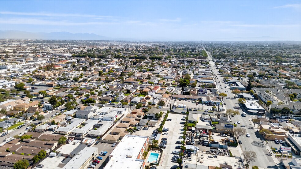 More Photos Of 15003 Larch Ave, Lawndale Apartments For Sale