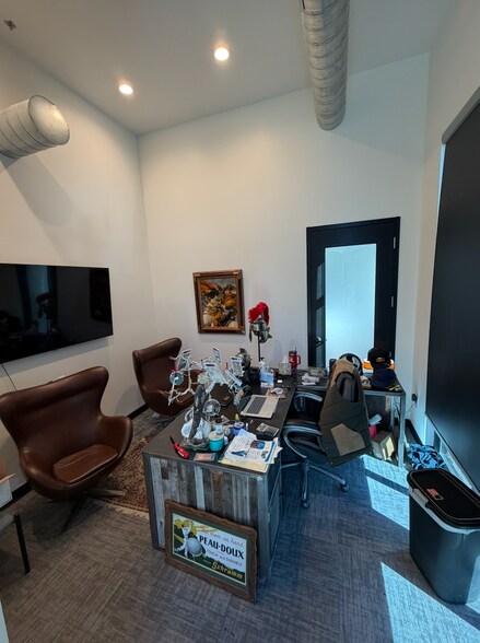 More Photos Of 827-833 E Pioneer Rd, Draper Loft Creative Space For Sale