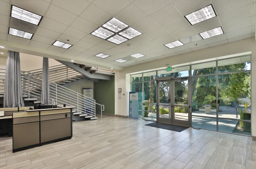 More Photos Of 25128-25129 Rye Canyon Loop, Valencia Flex For Lease