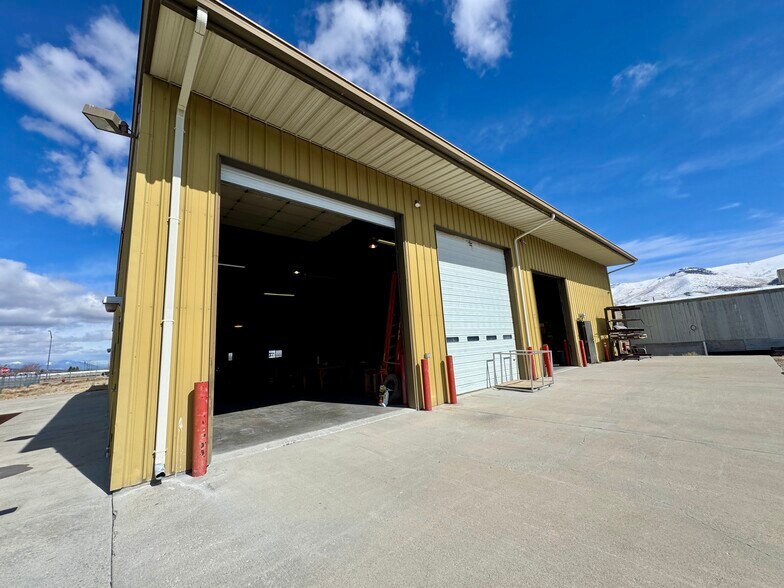 More Photos Of 933 N Industrial Way, Ely Warehouse For Sale