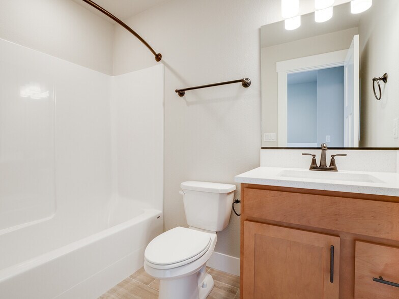 More Photos Of 2932 NW 16th St, Battle Ground Apartments For Sale