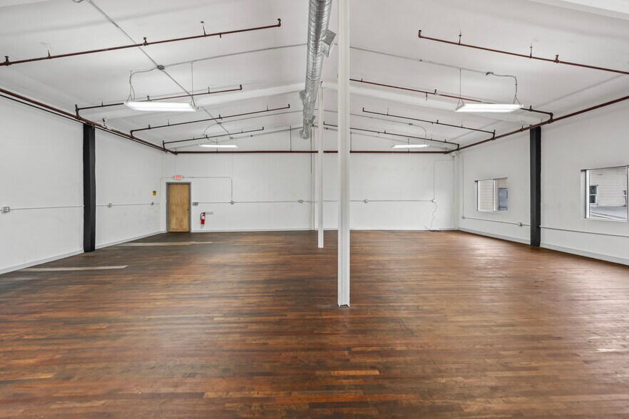 More Photos Of 27 Kent St, Ballston Spa Warehouse For Lease