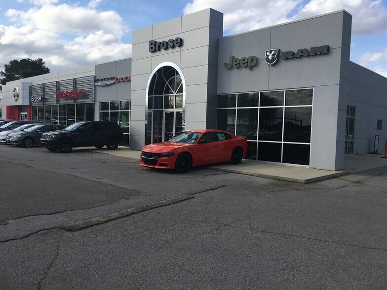 More Photos Of 813 S Parkway St, Corinth Auto Dealership For Sale