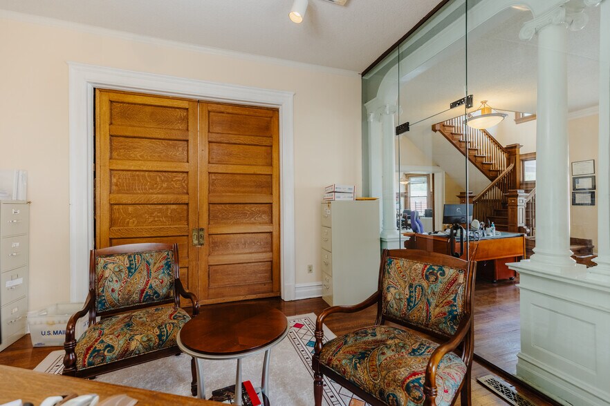 More Photos Of 1448 Madison Ave, Memphis Office For Sale