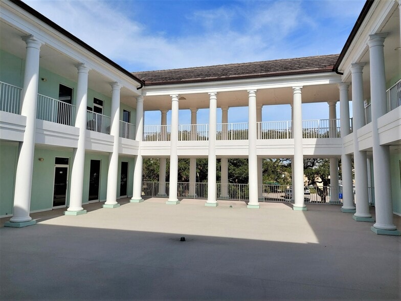 More Photos Of 3055 Cardinal Dr, Vero Beach Office For Lease