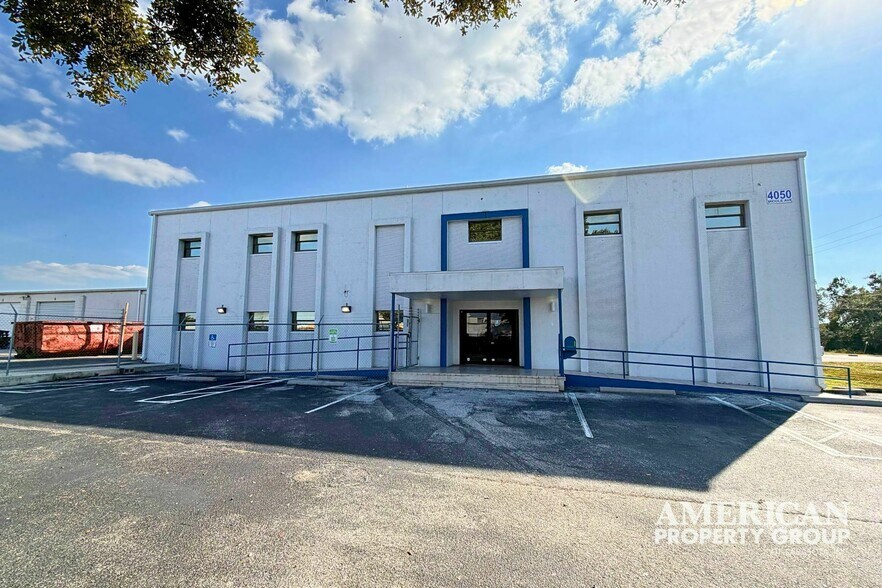 More Photos Of 4050 Middle Ave, Sarasota Warehouse For Lease