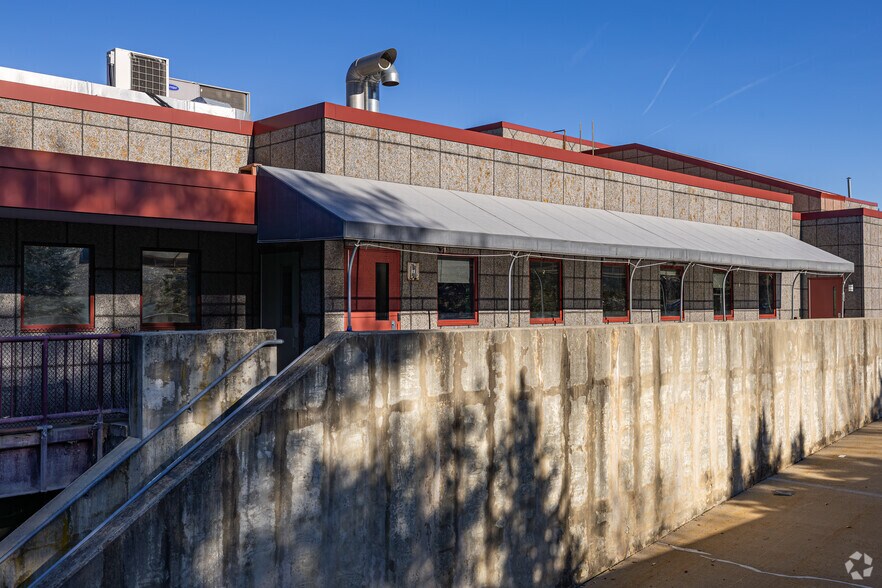 More Photos Of 197 Hance Ave, Tinton Falls Office For Sale