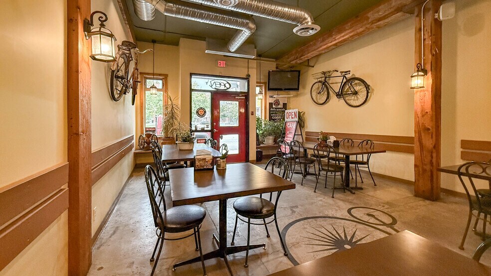 More Photos Of 1357 Ellis St, Kelowna Office For Sale